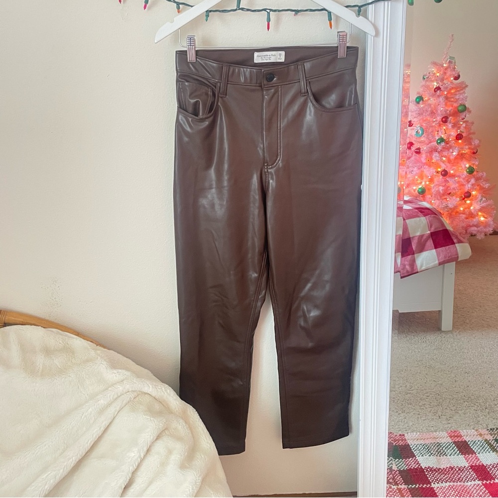Abercrombie & Fitch The 90s Straight Ultra High Rise Faux Leather Pants - Picture 5 of 7